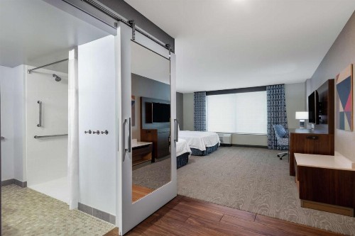 Hampton Inn & Suites Fort Wayne Downtown - image 20