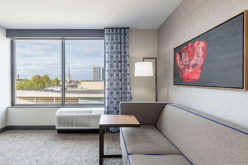 Hampton Inn & Suites Fort Wayne Downtown - image 22