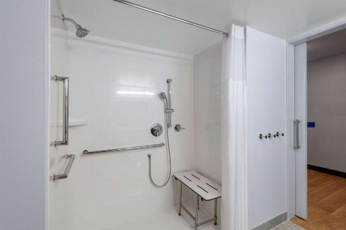 Hampton Inn & Suites Fort Wayne Downtown - image 24