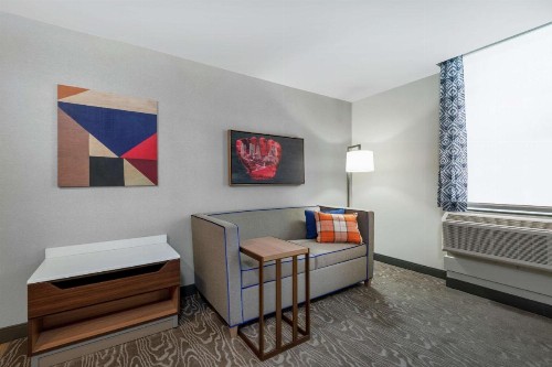 Hampton Inn & Suites Fort Wayne Downtown - image 25