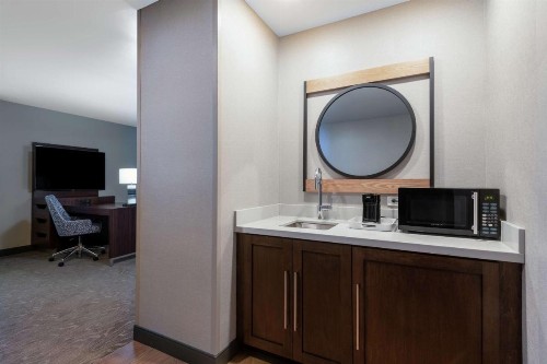 Hampton Inn & Suites Fort Wayne Downtown - image 26