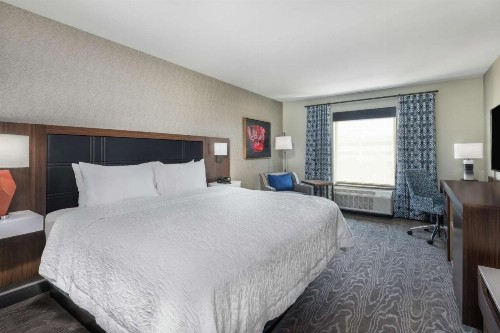 Hampton Inn & Suites Fort Wayne Downtown - image 29