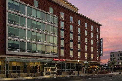 Hampton Inn & Suites Fort Wayne Downtown - image 3
