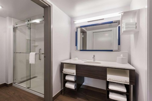 Hampton Inn & Suites Fort Wayne Downtown - image 31