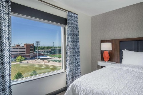 Hampton Inn & Suites Fort Wayne Downtown - image 35