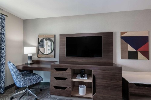 Hampton Inn & Suites Fort Wayne Downtown - image 44