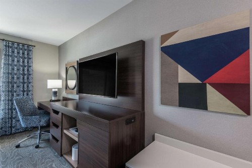 Hampton Inn & Suites Fort Wayne Downtown - image 45