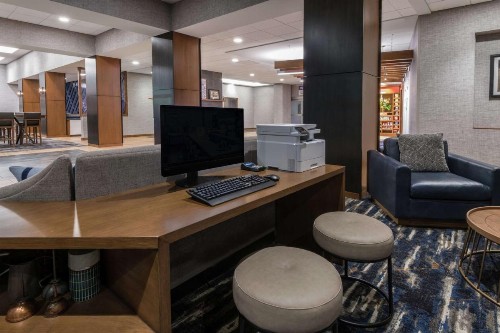 Hampton Inn & Suites Fort Wayne Downtown - image 46