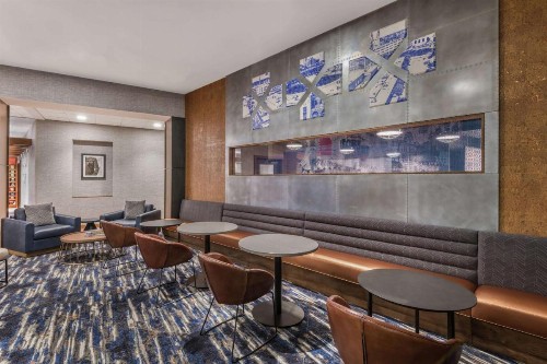 Hampton Inn & Suites Fort Wayne Downtown - image 5