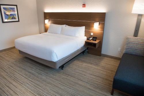 Holiday Inn Express & Suites - Fort Wayne North an IHG Hotel - image 26