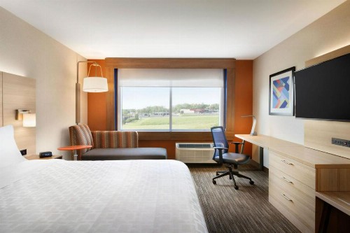 Holiday Inn Express & Suites - Fort Wayne North an IHG Hotel - image 28