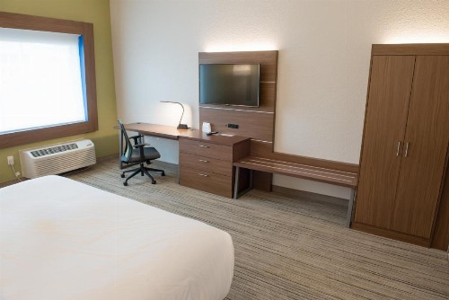 Holiday Inn Express & Suites - Fort Wayne North an IHG Hotel - image 29