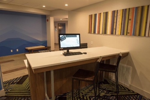 Holiday Inn Express & Suites - Fort Wayne North an IHG Hotel - image 9