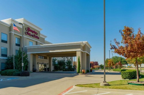 Hampton Inn & Suites Fort Worth-Fossil Creek - image 2