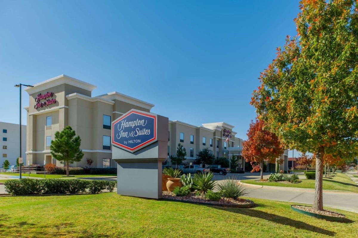 Hampton Inn & Suites Fort Worth-Fossil Creek - image 3