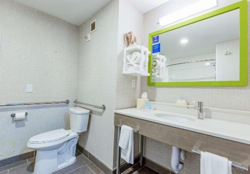 Hampton Inn & Suites Fort Worth-West-I-30 - image 4