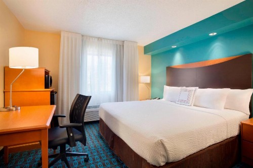 Fairfield Inn & Suites Fort Worth University Drive - image 11