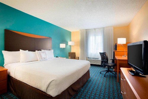Fairfield Inn & Suites Fort Worth University Drive - image 3