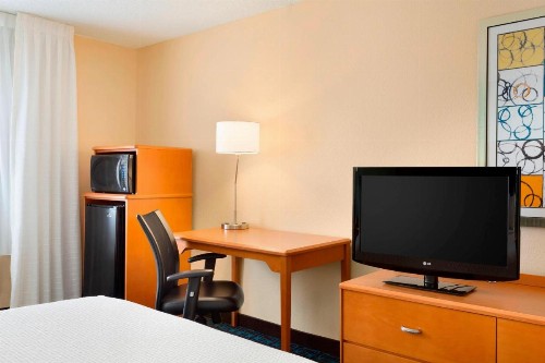 Fairfield Inn & Suites Fort Worth University Drive - image 7