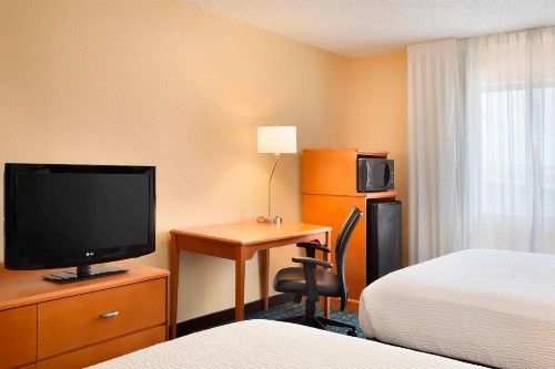 Fairfield Inn & Suites Fort Worth University Drive - image 8