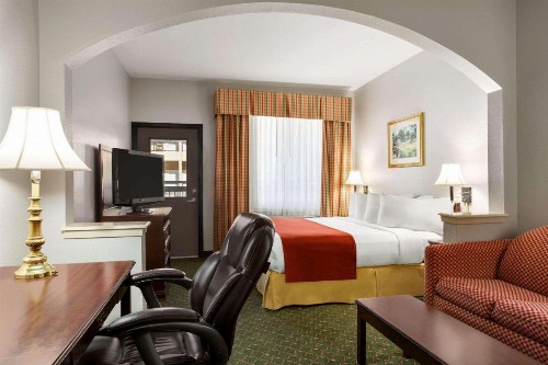Country Inn & Suites by Radisson Fort Worth West l-30 NAS JRB - image 4