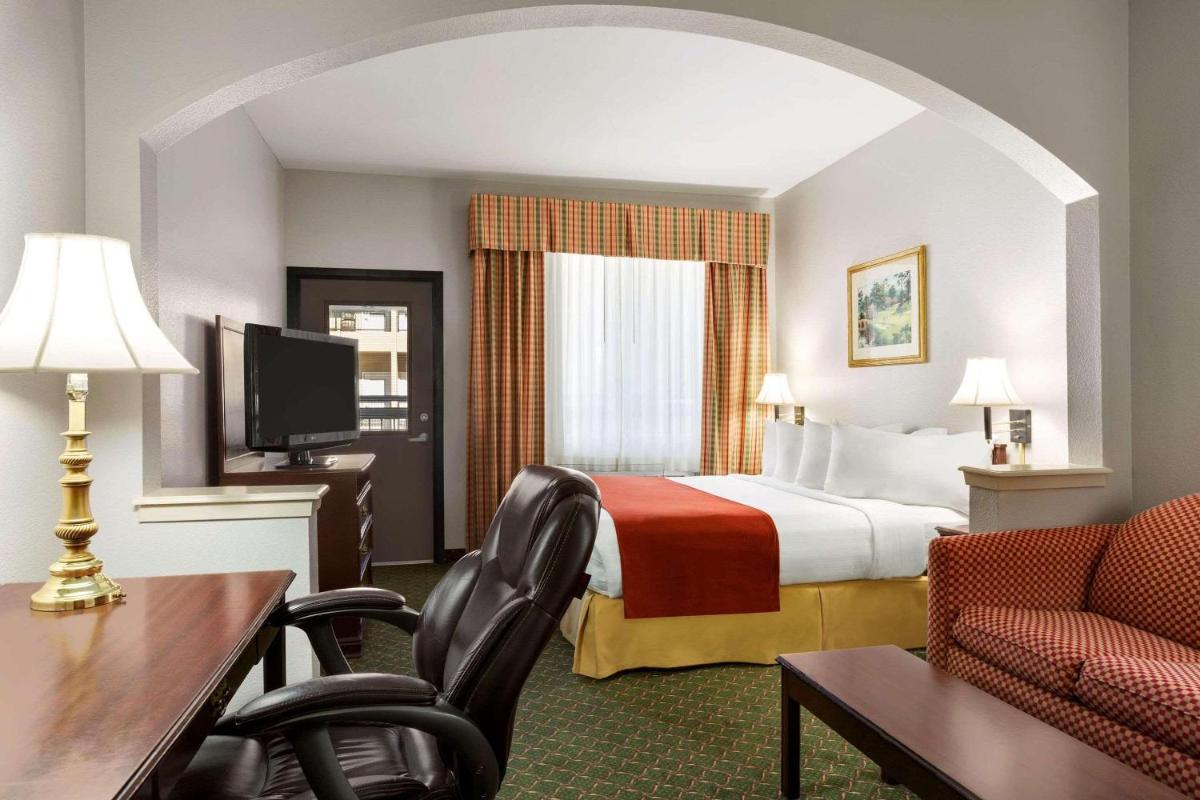 Country Inn & Suites by Radisson Fort Worth West l-30 NAS JRB - image 4