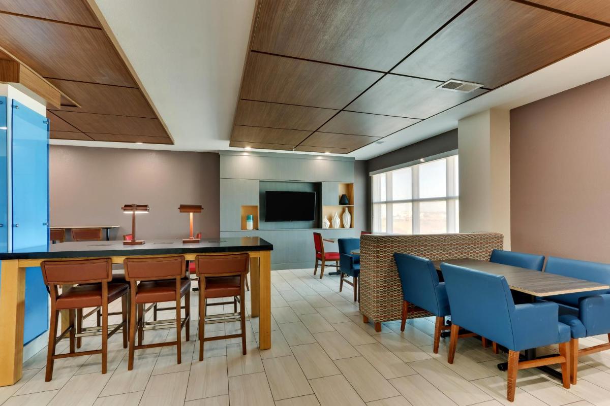 Holiday Inn Express Lake Worth NW Loop 820 an IHG Hotel - image 6