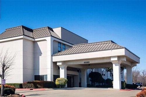Days Inn by Wyndham Fort Worth North / Fossil Creek - image 1