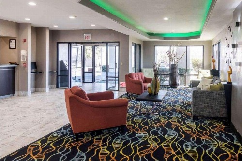 Days Inn by Wyndham Fort Worth North / Fossil Creek - image 2