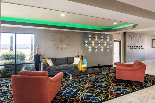 Days Inn by Wyndham Fort Worth North / Fossil Creek - image 5