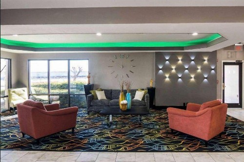 Days Inn by Wyndham Fort Worth North / Fossil Creek - image 6
