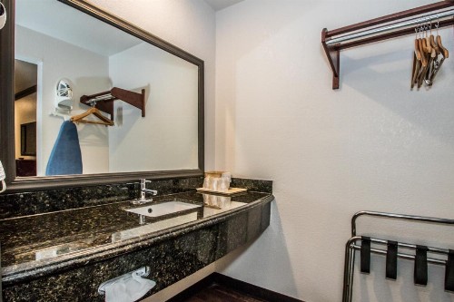Americas Best Value Inn Fort Worth - image 20