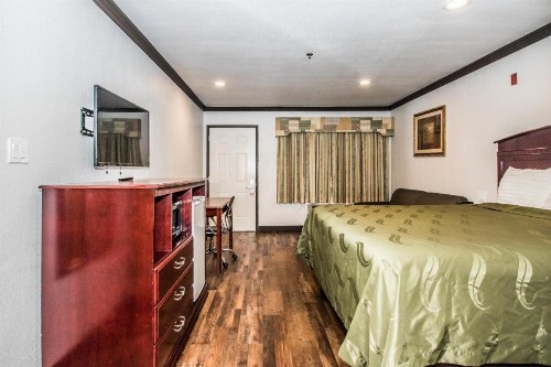 Americas Best Value Inn Fort Worth - image 24
