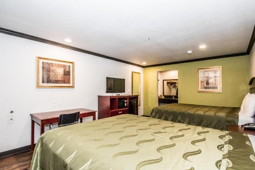 Americas Best Value Inn Fort Worth - image 43
