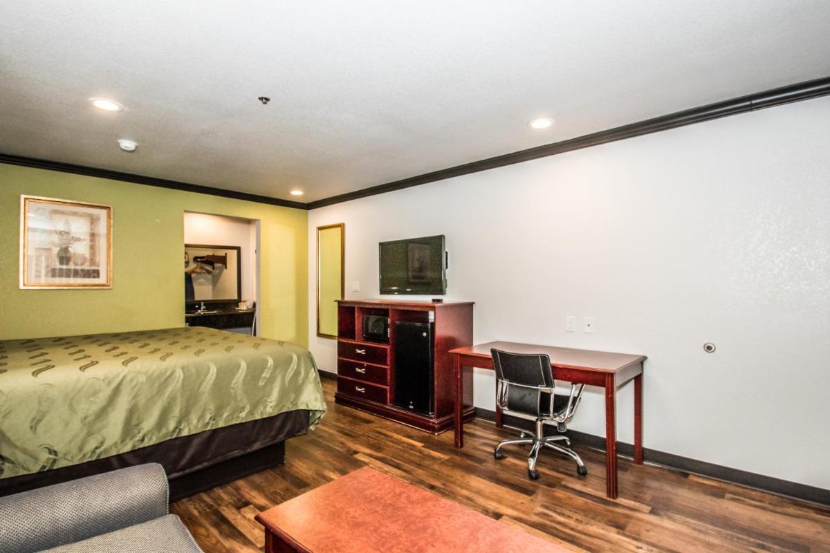 Americas Best Value Inn Fort Worth - image 6