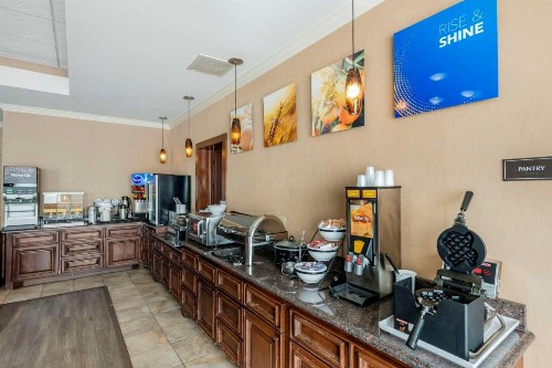 Comfort Inn & Suites - image 16