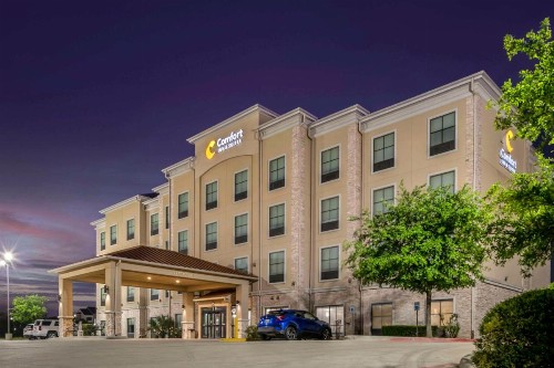 Comfort Inn & Suites - image 21