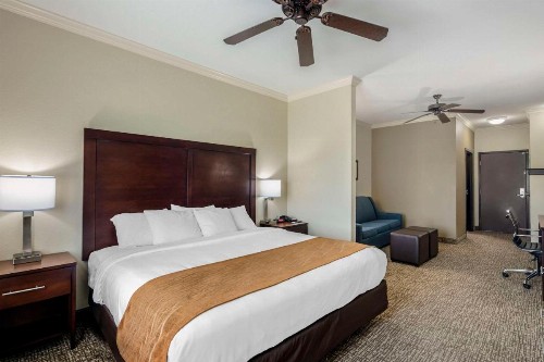 Comfort Inn & Suites - image 23