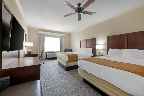 Comfort Inn & Suites - image 25
