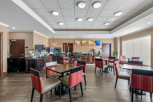 Comfort Inn & Suites - image 28