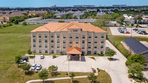 Comfort Inn & Suites - image 32