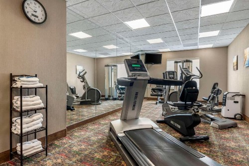Comfort Inn & Suites - image 39