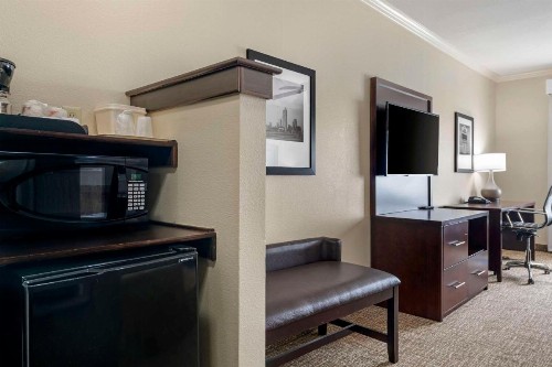 Comfort Inn & Suites - image 43