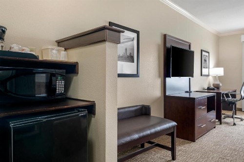 Comfort Inn & Suites - image 44