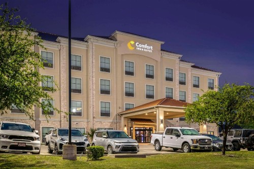 Comfort Inn & Suites - image 5