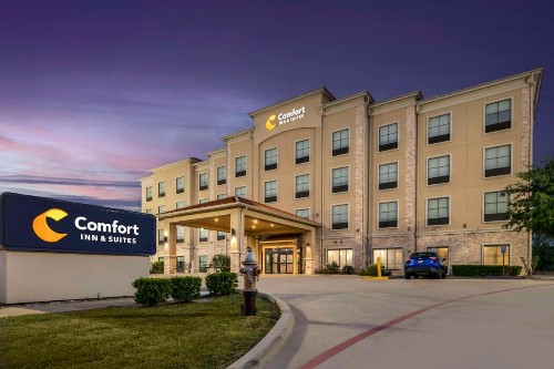 Comfort Inn & Suites - image 8