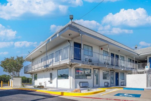 OYO Hotel Fort Worth East Gateway Ball Park