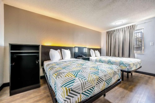 OYO Hotel Fort Worth East Gateway Ball Park - image 10