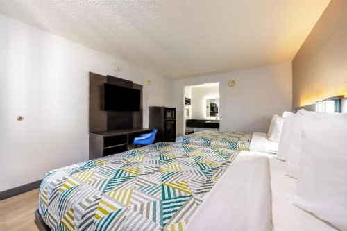 OYO Hotel Fort Worth East Gateway Ball Park - image 12