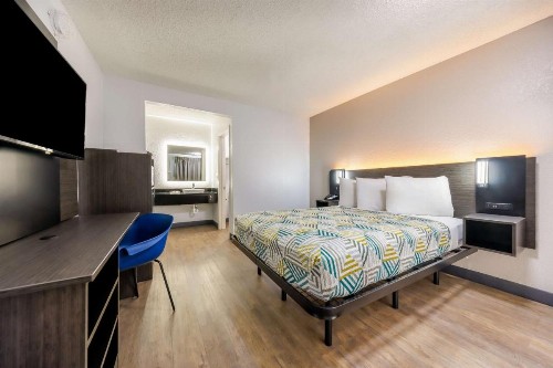 OYO Hotel Fort Worth East Gateway Ball Park - image 20